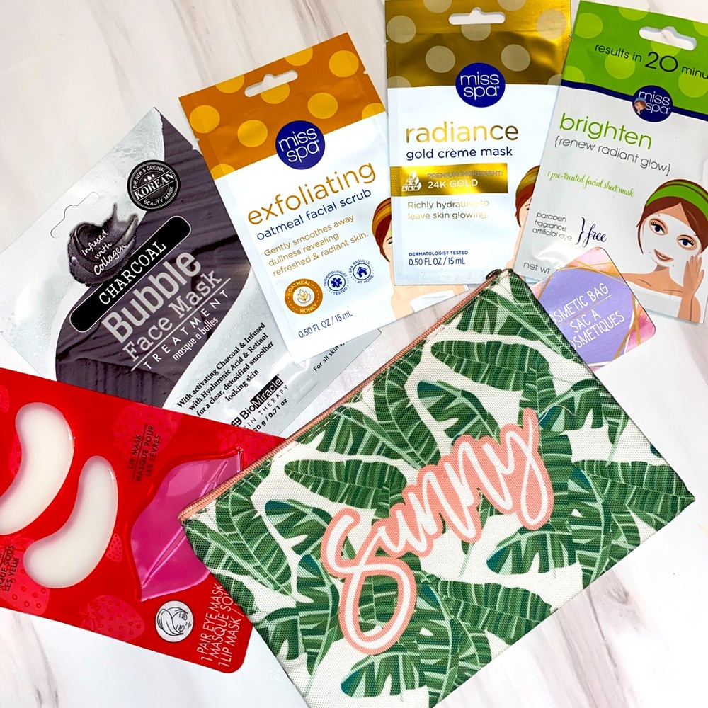 Set of 5 Facial Sheet Masks with Make Up Bag